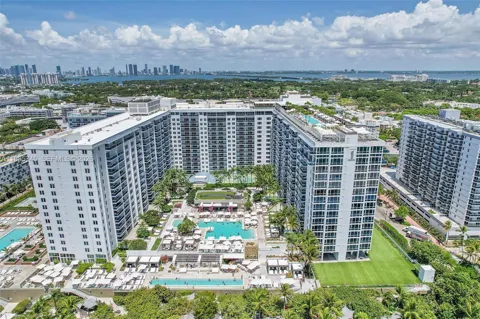 2301 Collins Ave #311