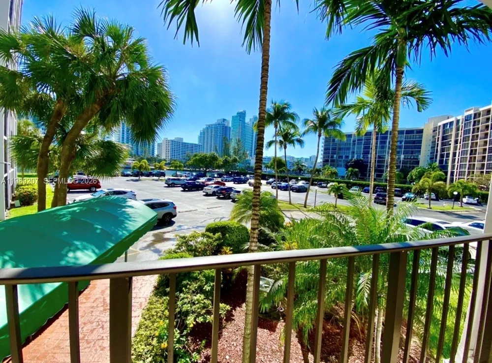 800 Parkview Dr #222 Hallandale Beach, FL 33009