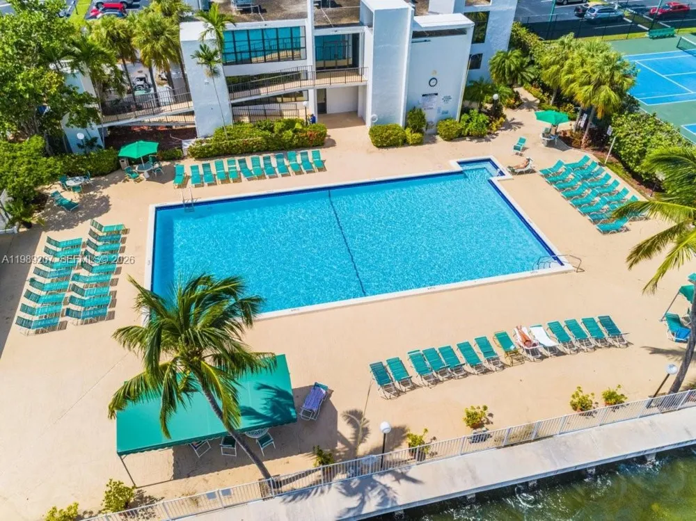 800 Parkview Dr #222 Hallandale Beach, FL 33009