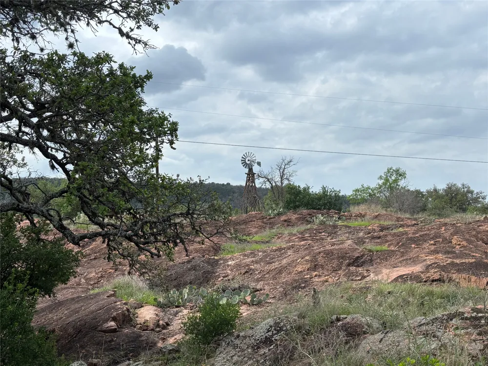 130 Primera Court Kingsland, TX 78609