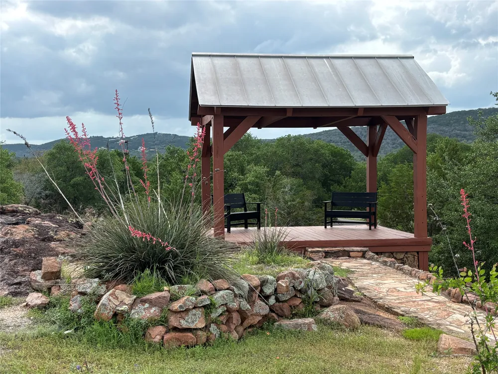 130 Primera Court Kingsland, TX 78609