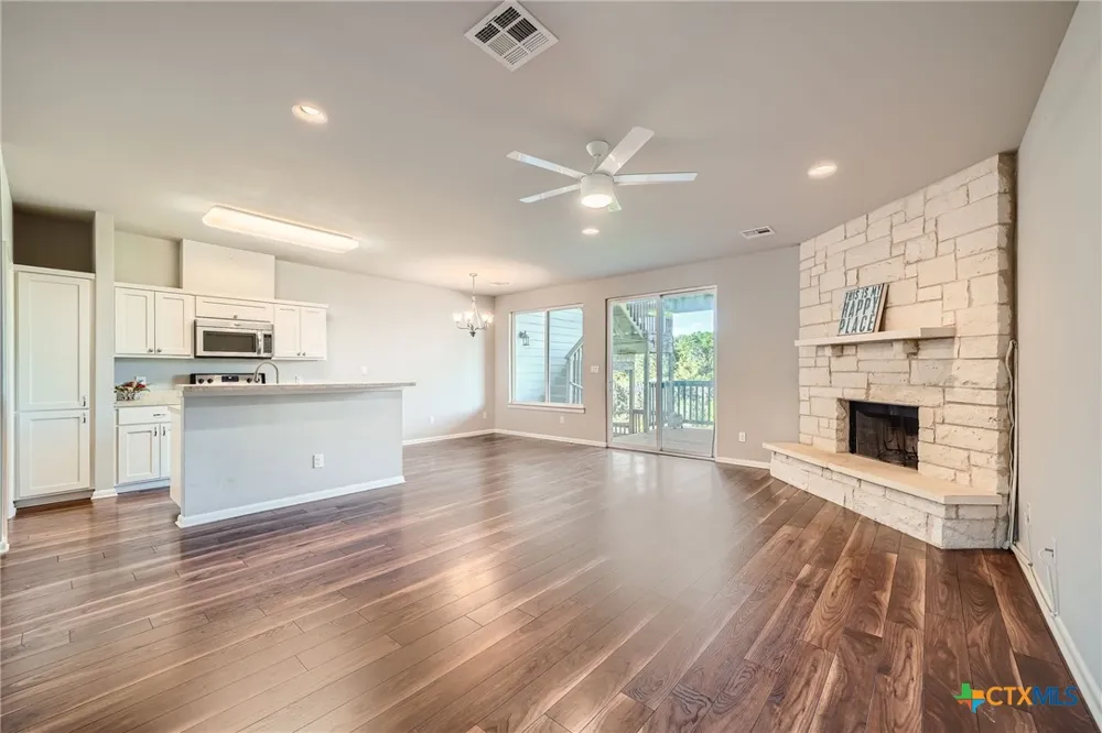 507 Venture Boulevard Point Venture, TX 78645