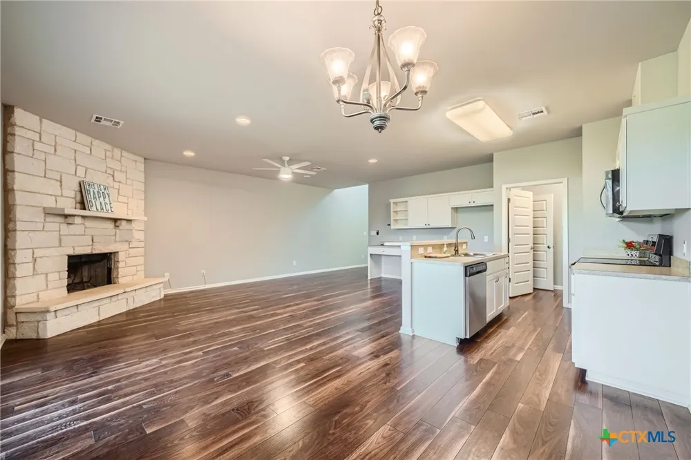 507 Venture Boulevard Point Venture, TX 78645