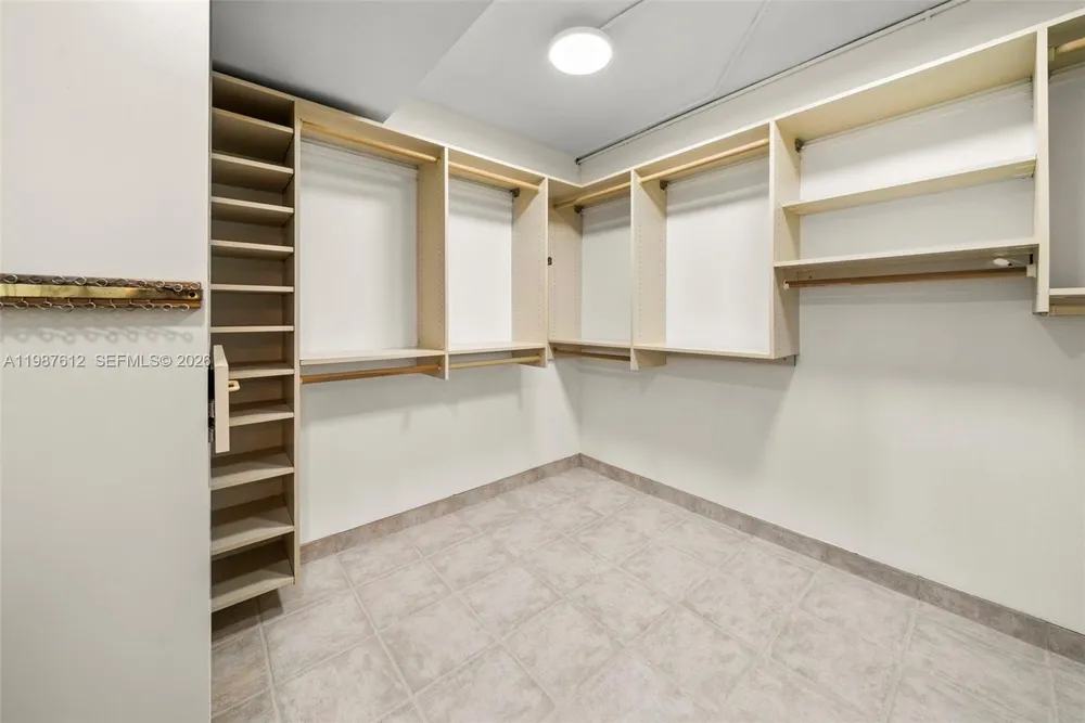 11111 Biscayne Blvd #19D Miami, FL 33181