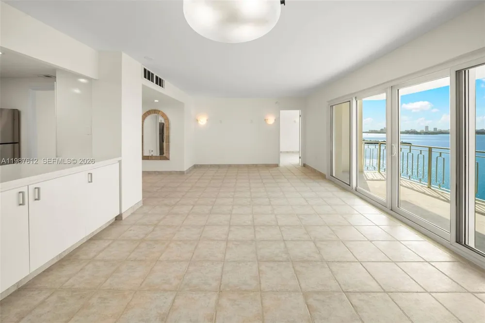 11111 Biscayne Blvd #19D Miami, FL 33181
