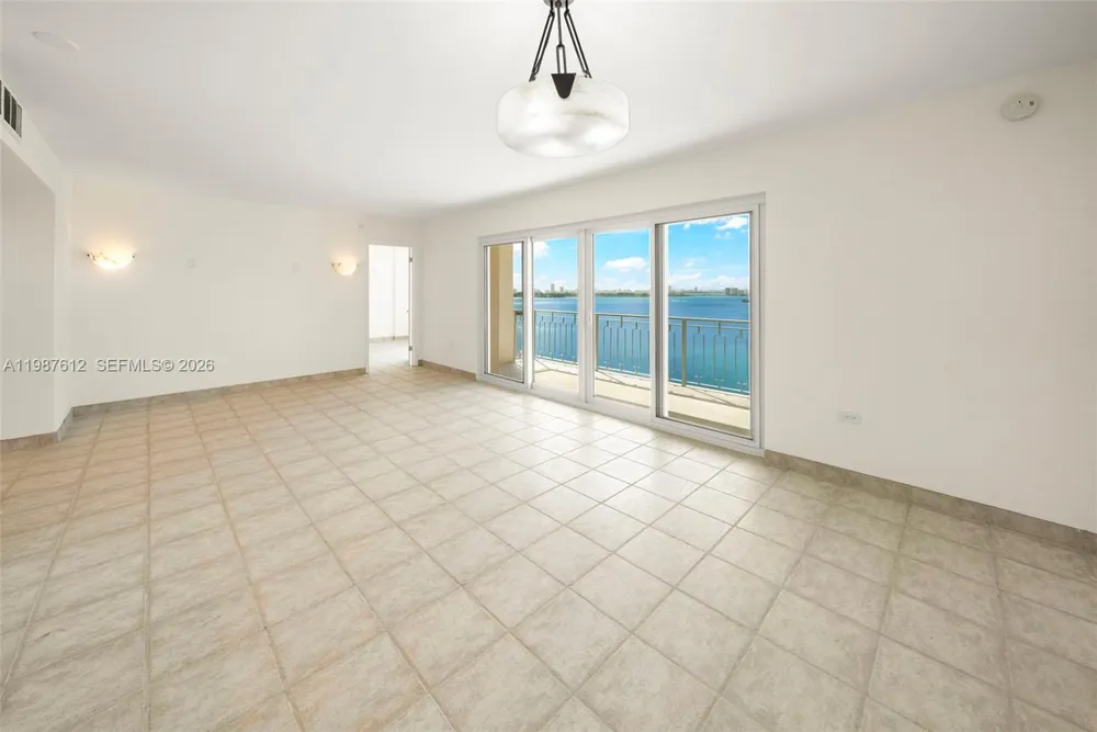 11111 Biscayne Blvd #19D Miami, FL 33181