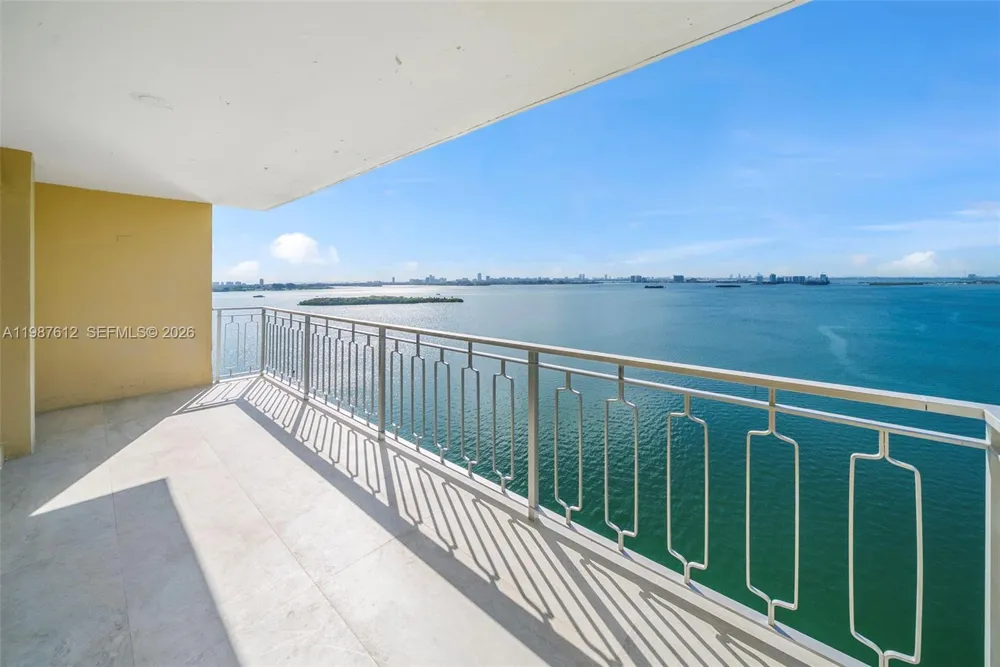 11111 Biscayne Blvd #19D Miami, FL 33181