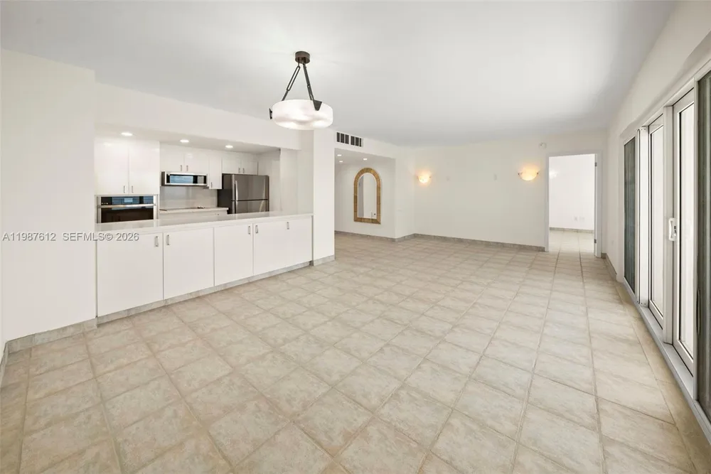 11111 Biscayne Blvd #19D Miami, FL 33181