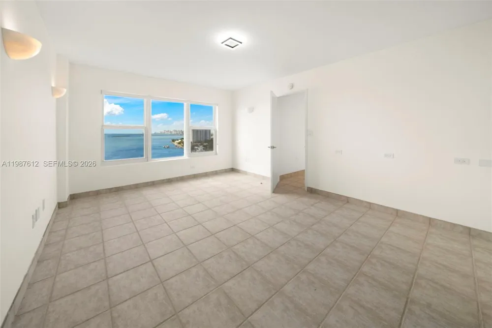 11111 Biscayne Blvd #19D Miami, FL 33181