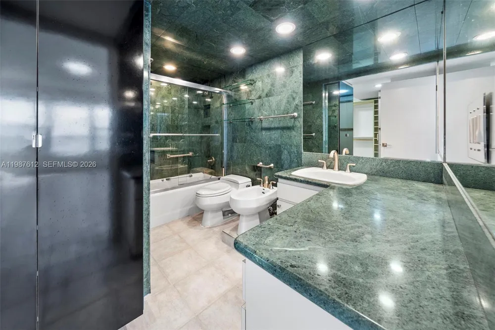 11111 Biscayne Blvd #19D Miami, FL 33181