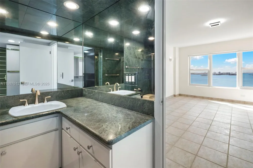 11111 Biscayne Blvd #19D Miami, FL 33181