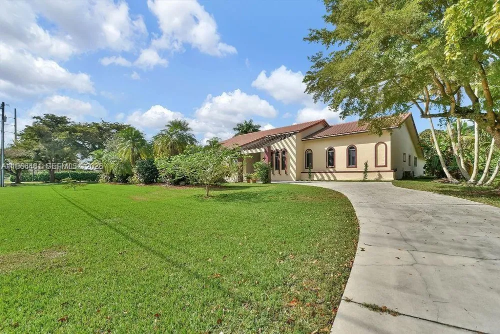 5425 SW 190th Ave #1 Southwest Ranches, FL 33332