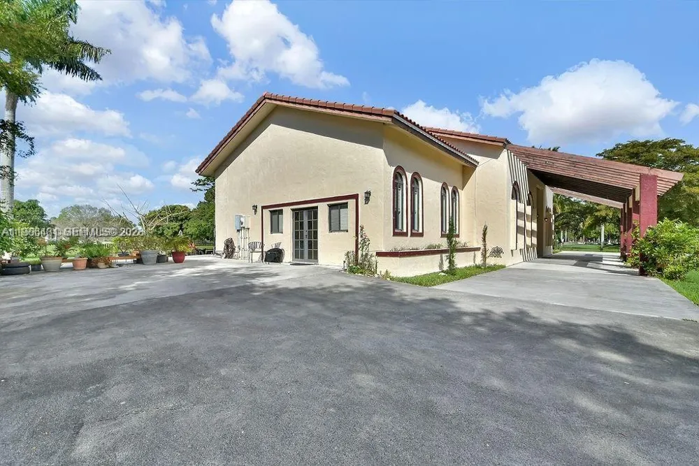 5425 SW 190th Ave #1 Southwest Ranches, FL 33332