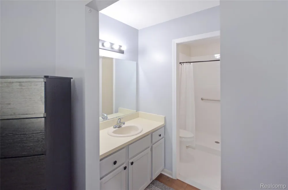 34900 Mercer Fraser City, MI 48026