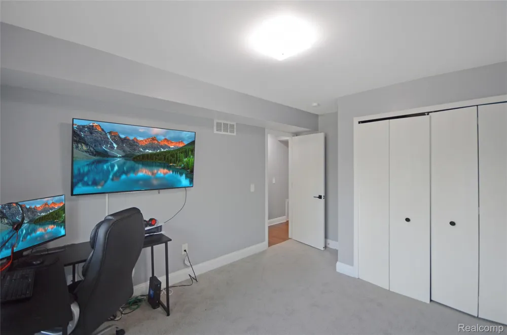 34900 Mercer Fraser City, MI 48026