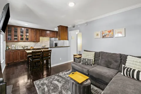 407 E 45th Street #116