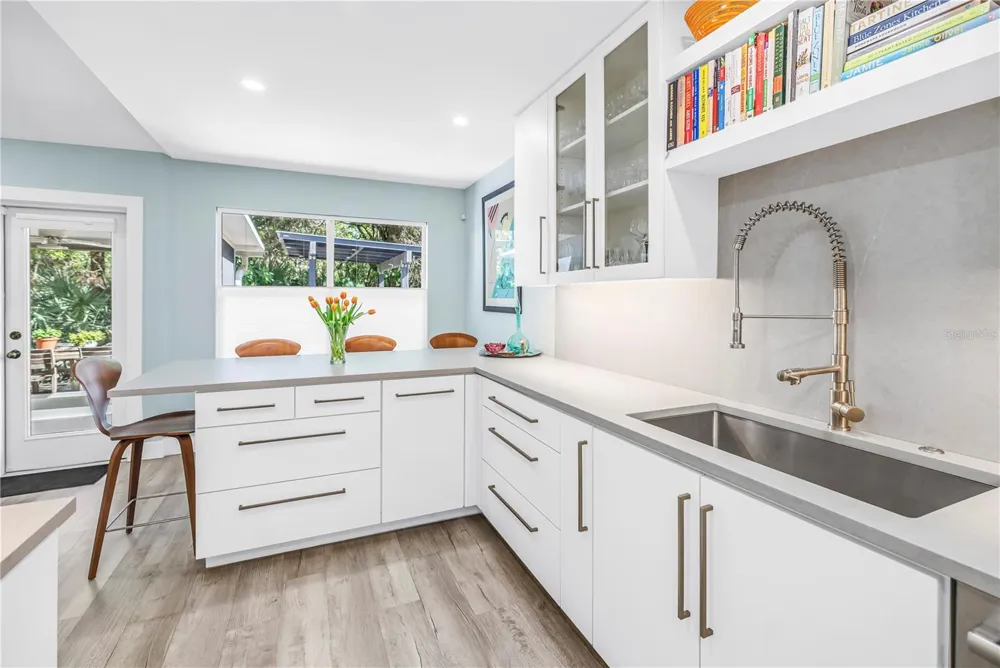 355 RED CEDAR COURT NE St Petersburg, FL 33703