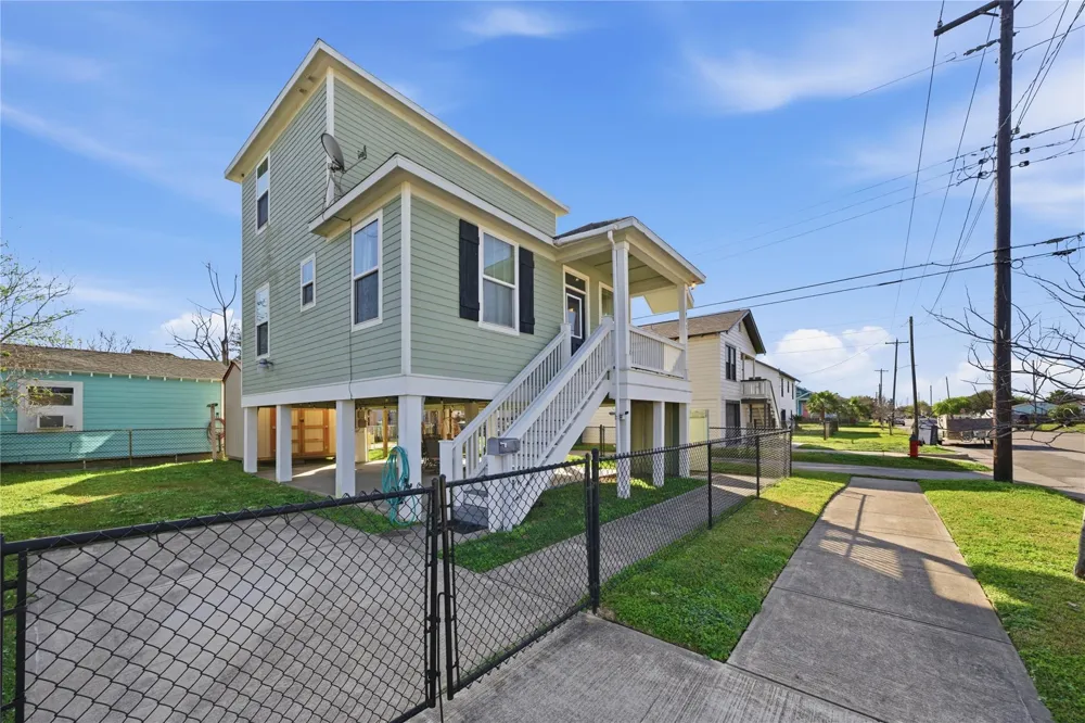 1912 55th Street Galveston, TX 77551