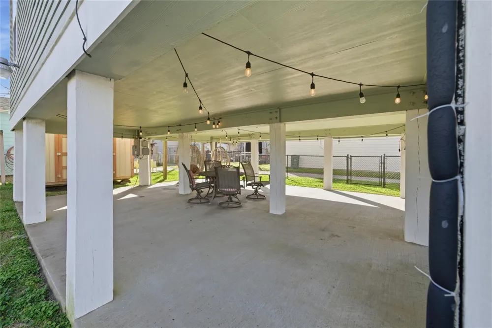1912 55th Street Galveston, TX 77551