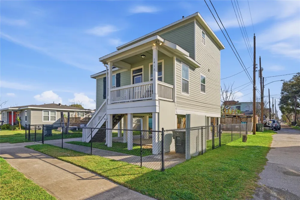 1912 55th Street Galveston, TX 77551