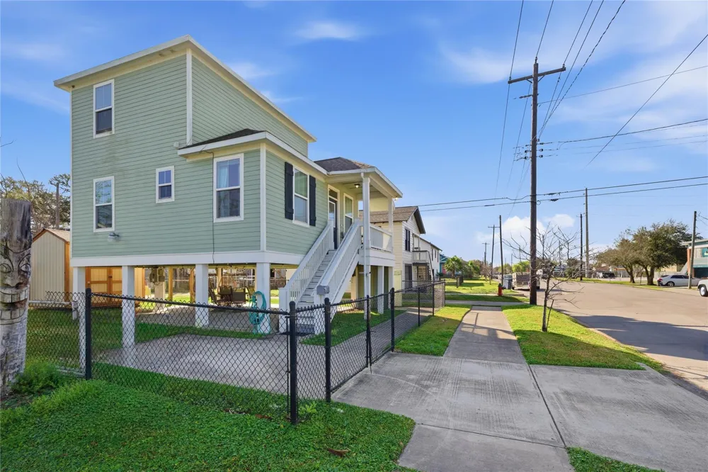 1912 55th Street Galveston, TX 77551