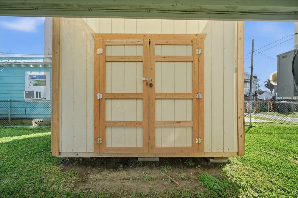 1912 55th Street Galveston, TX 77551