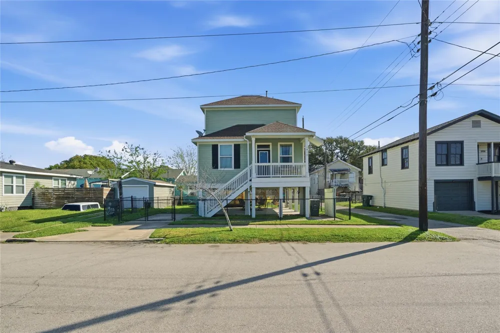 1912 55th Street Galveston, TX 77551