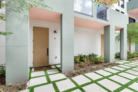 721 SW 11th Street #E