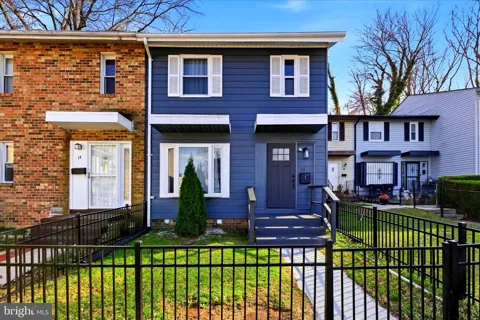 16 DAIMLER DRIVE #62