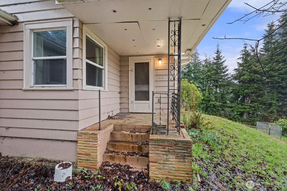 1905 Gerber Street Raymond, WA 98577