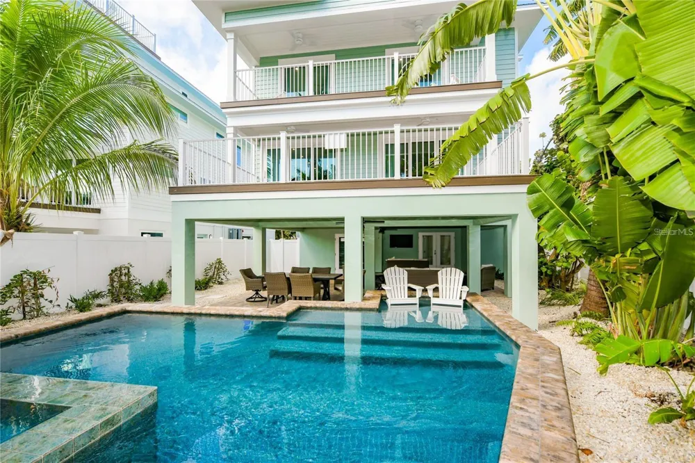 336 AVENIDA DE MAYO Sarasota, FL 34242