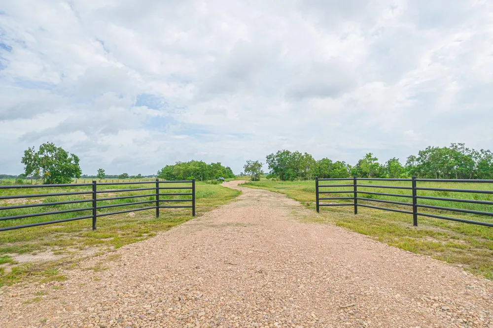 15 Bernardo Road Cat Spring, TX 78933