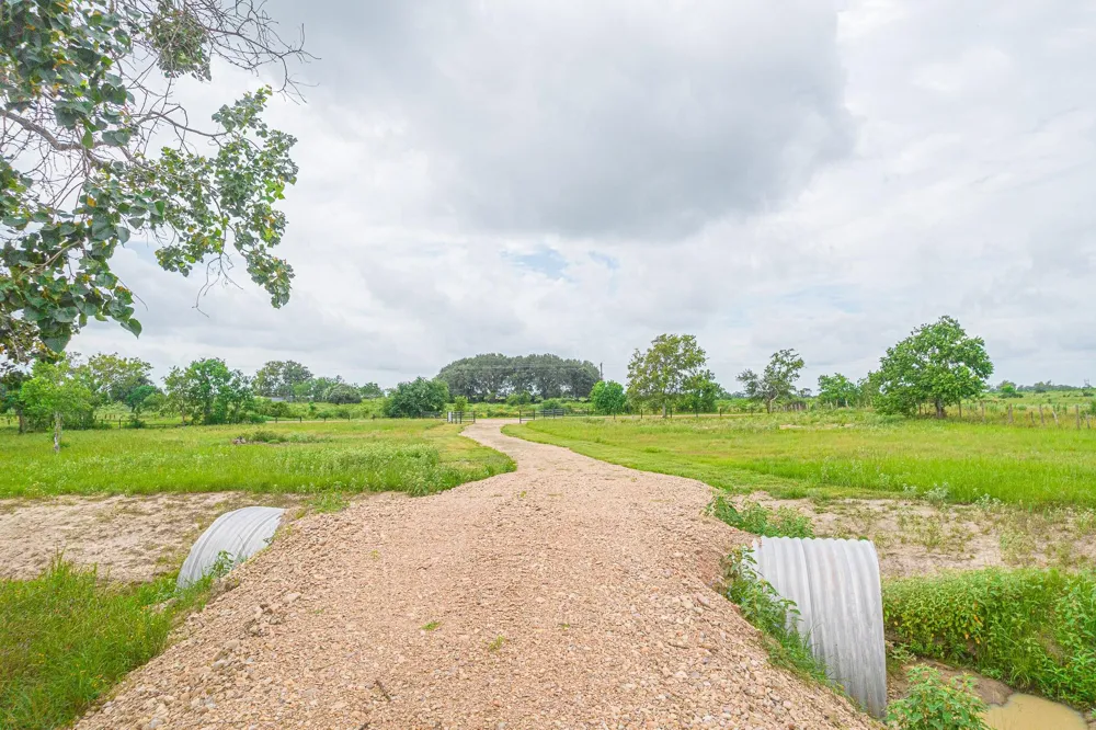 15 Bernardo Road Cat Spring, TX 78933