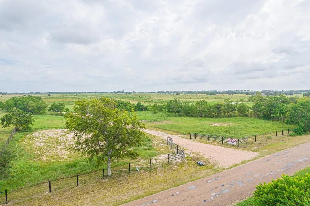 15 Bernardo Road Cat Spring, TX 78933