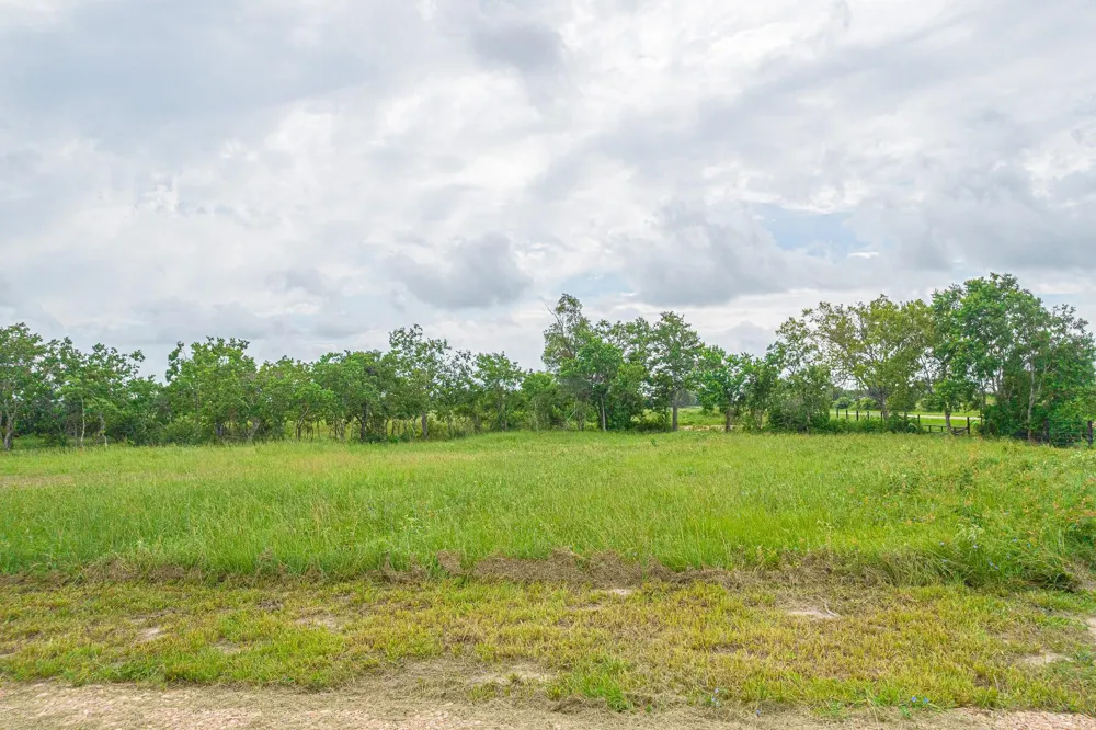15 Bernardo Road Cat Spring, TX 78933