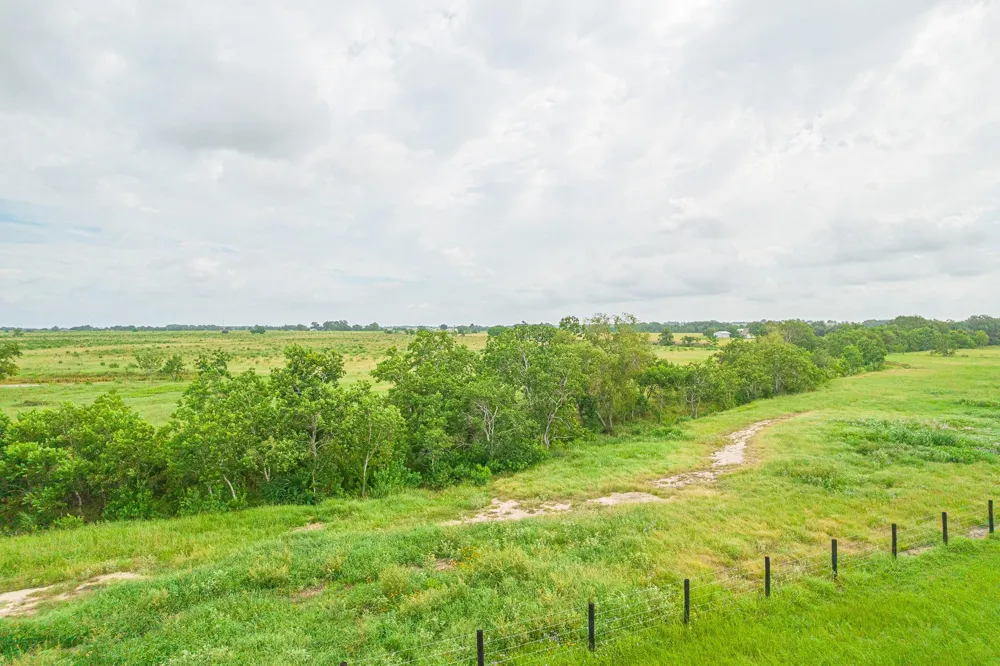 15 Bernardo Road Cat Spring, TX 78933