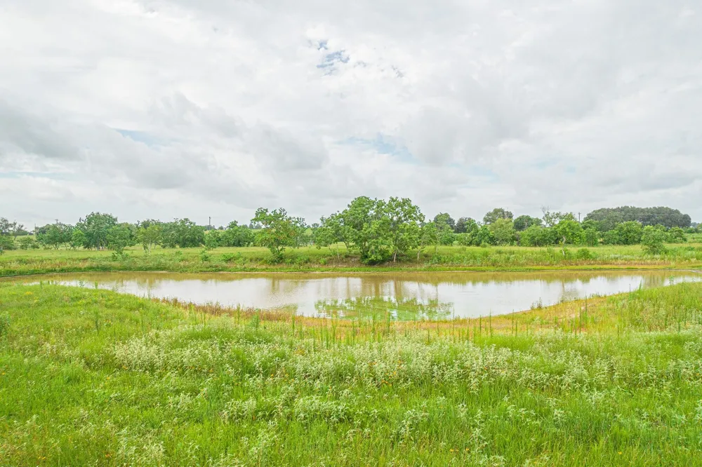 15 Bernardo Road Cat Spring, TX 78933