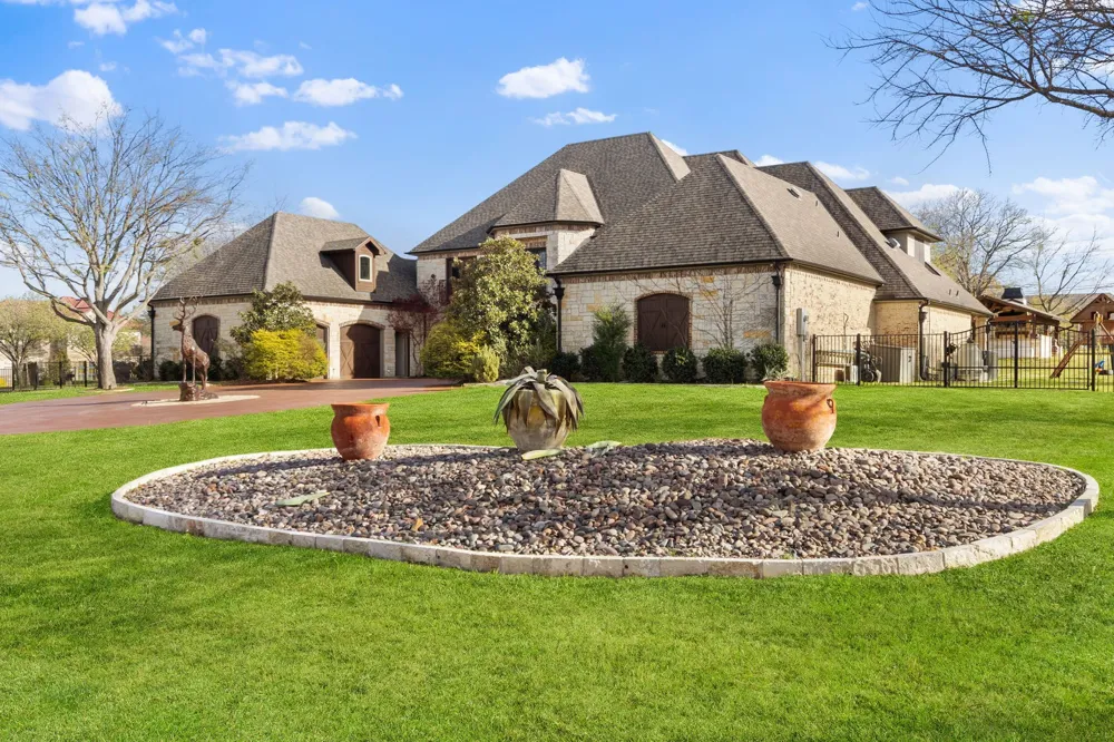 332 Sedona Falls Drive Sunnyvale, TX 75182