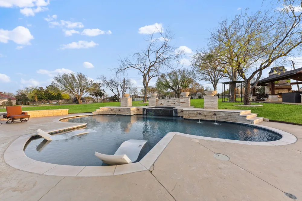 332 Sedona Falls Drive Sunnyvale, TX 75182