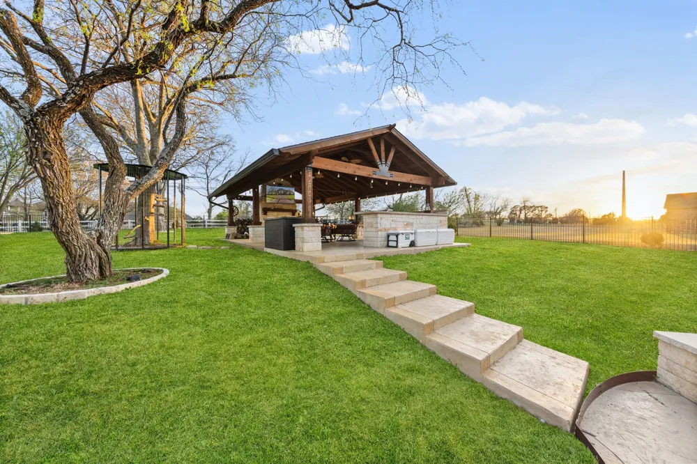 332 Sedona Falls Drive Sunnyvale, TX 75182