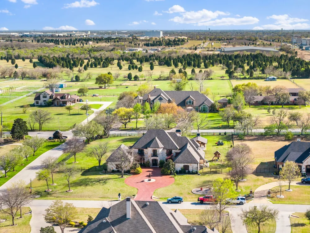 332 Sedona Falls Drive Sunnyvale, TX 75182
