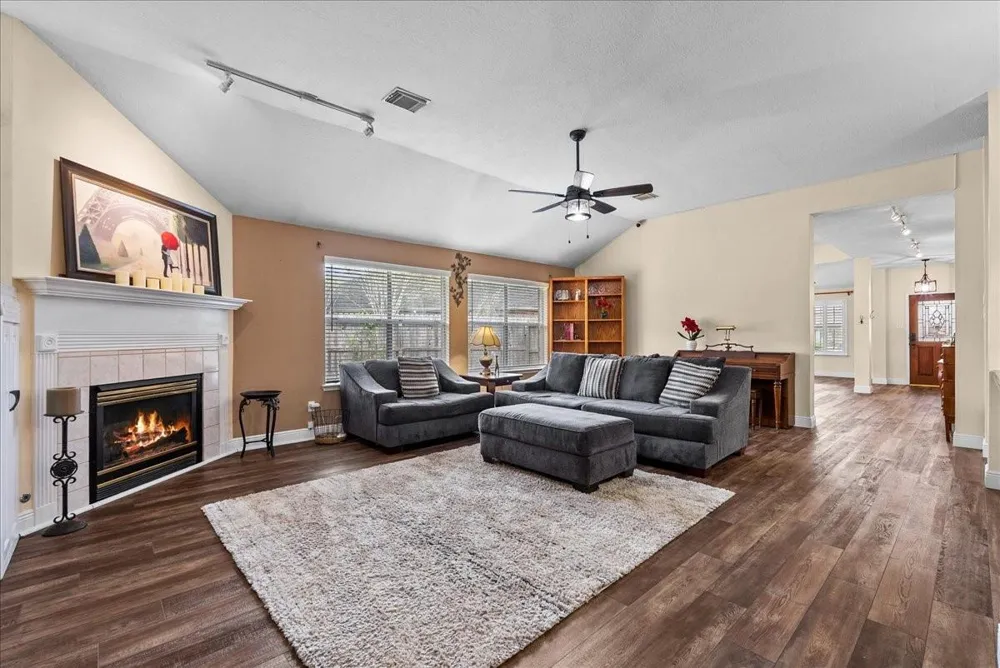 5102 Cherrywood Court League City, TX 77573