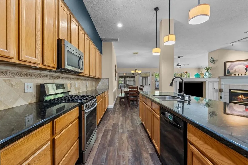 5102 Cherrywood Court League City, TX 77573