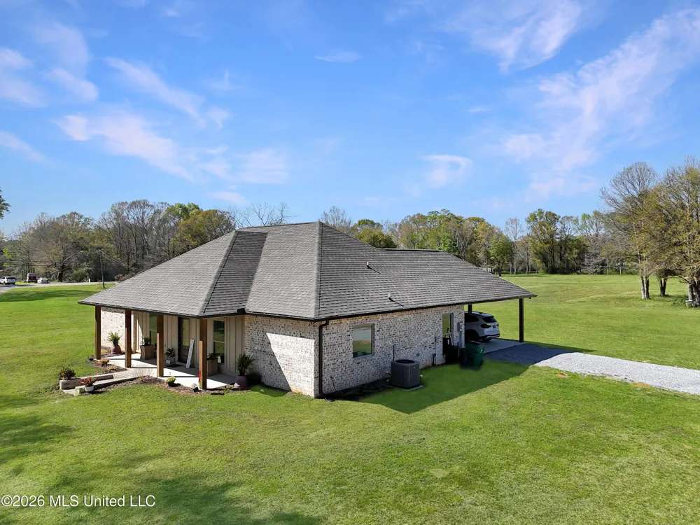 6992 Highway 43 Poplarville, MS 39470