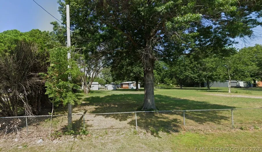 215 S 4th Street Chouteau, OK 74337