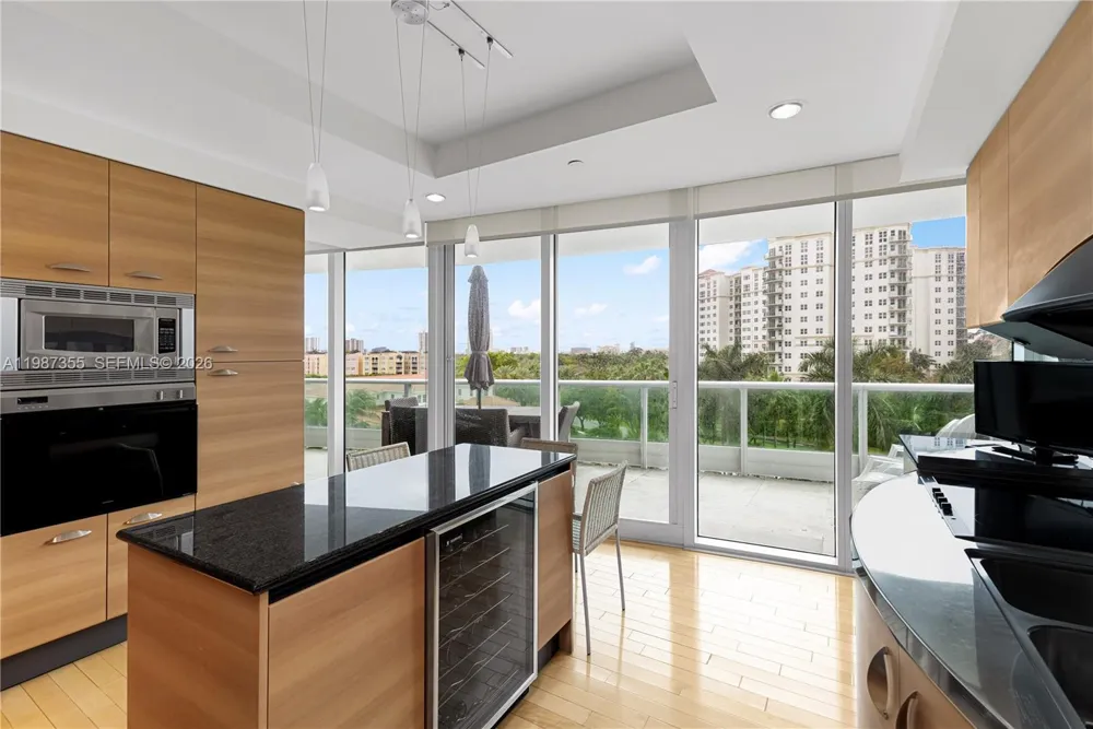 19955 NE 38th Ct #701 Aventura, FL 33180