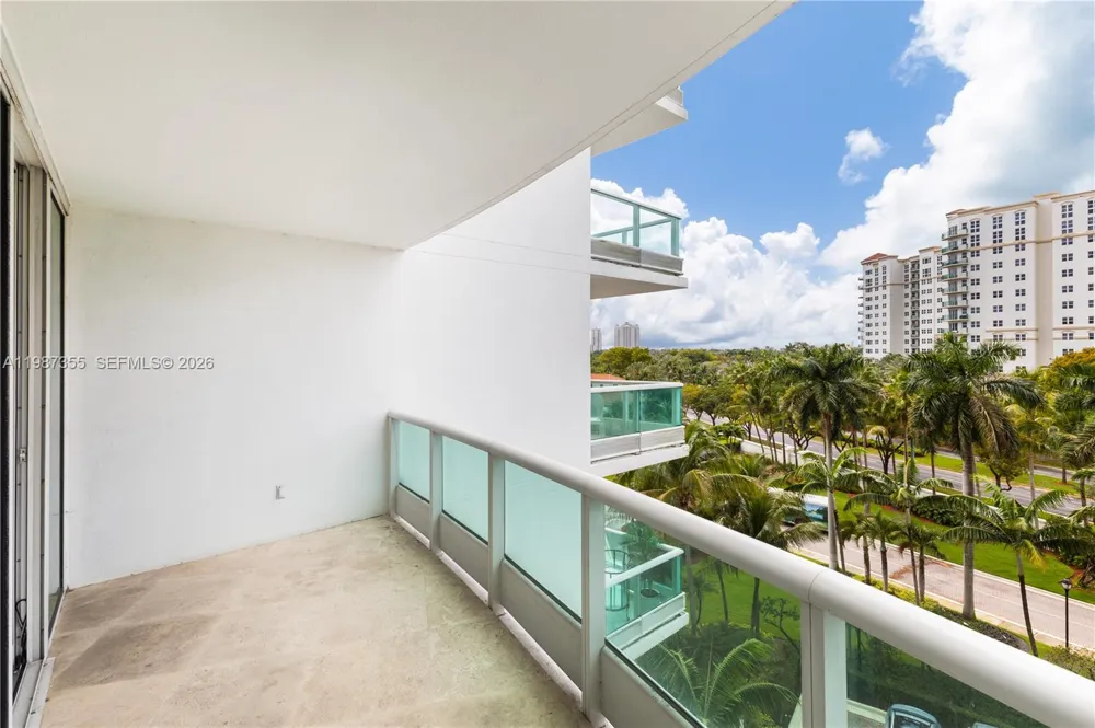 19955 NE 38th Ct #701 Aventura, FL 33180