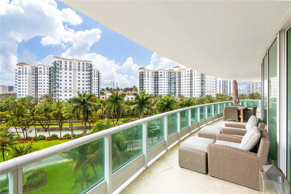 19955 NE 38th Ct #701 Aventura, FL 33180