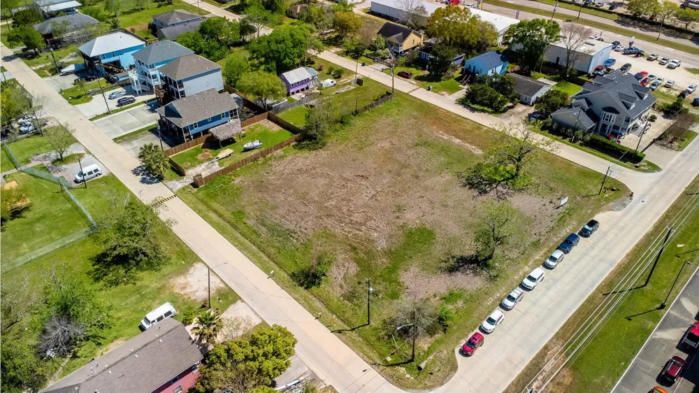 5 W 8th Street Kemah, TX 77565