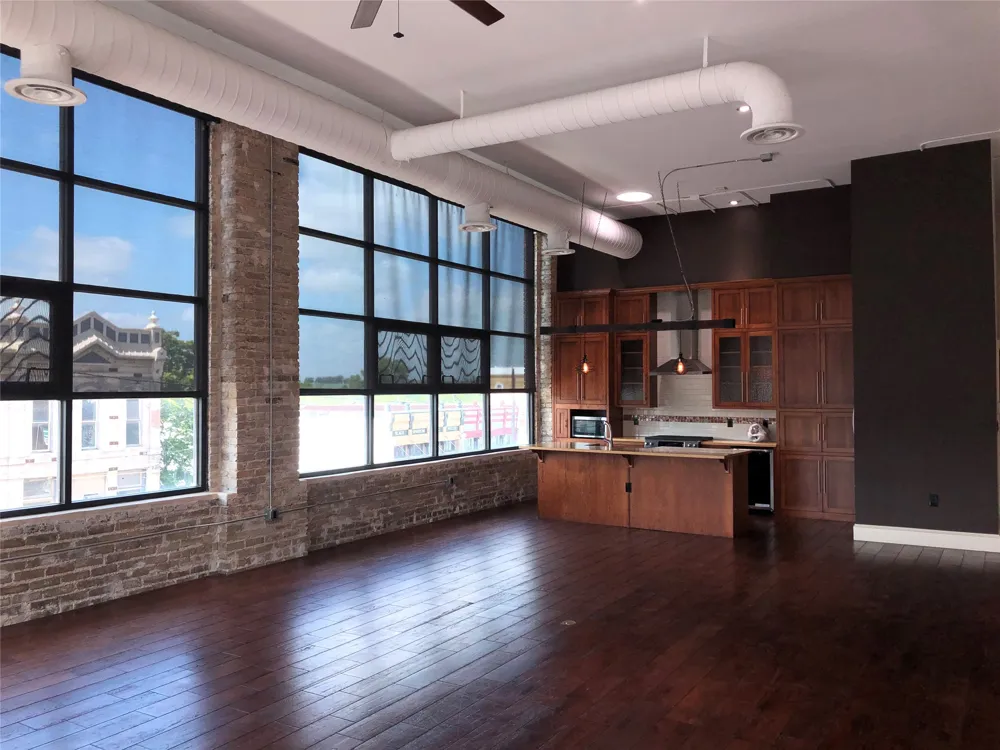 110 W 2nd Street #Loft B Taylor, TX 76574